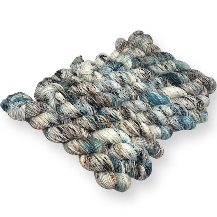 A welcome breeze - Delightful DK - the perfect sweater yarn
