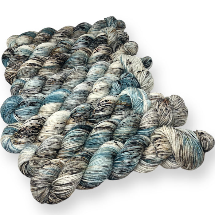 A welcome breeze - Delightful DK - the perfect sweater yarn