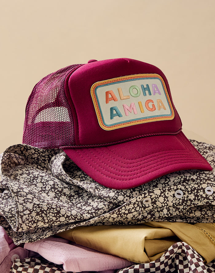 Aloha Amiga Trucker: Maroon
