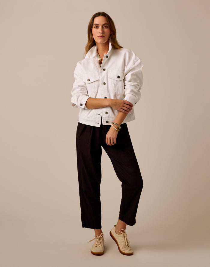 Axel Trucker: White