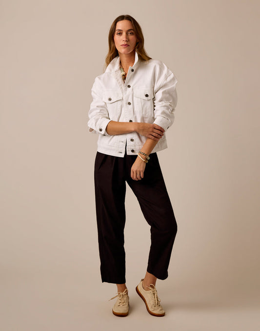 Axel Trucker: White