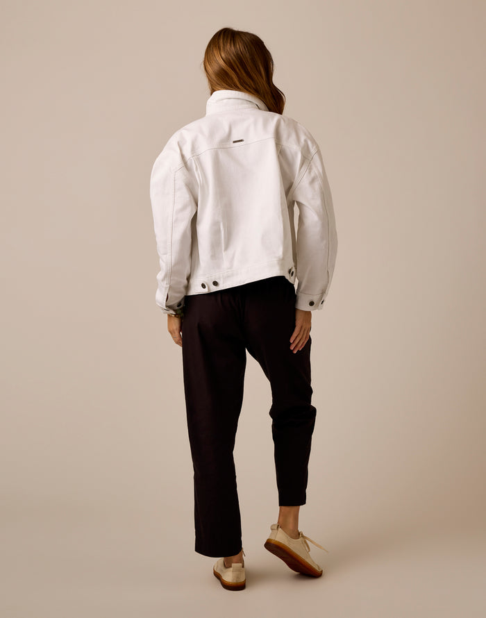 Axel Trucker: White