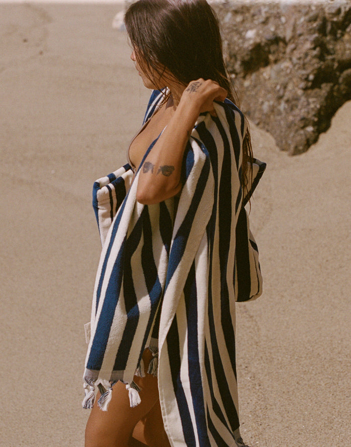 Cabana Fringe Premium Woven Towel: Deep Pool
