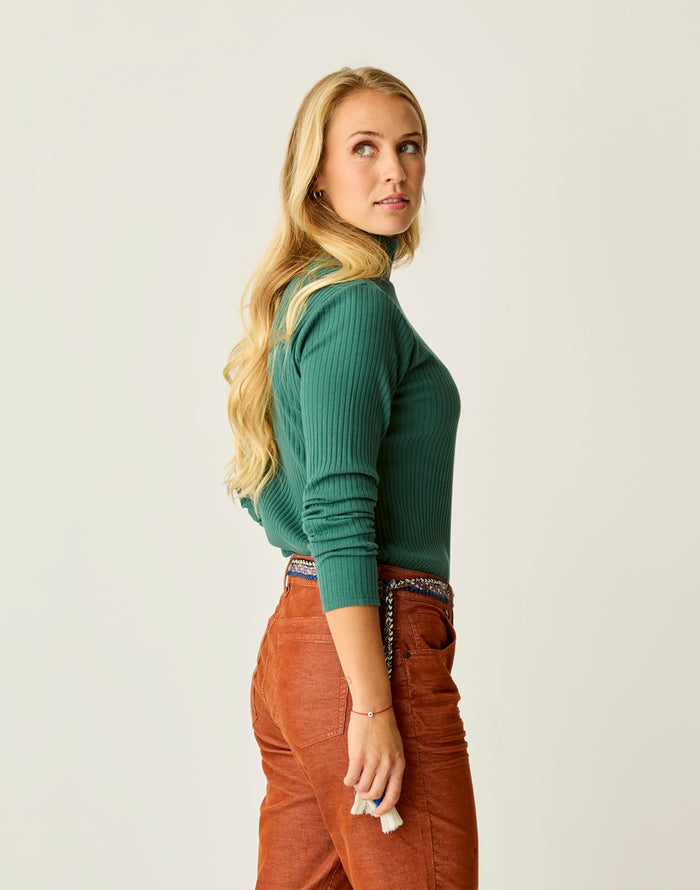 Denise Turtleneck: Bistro