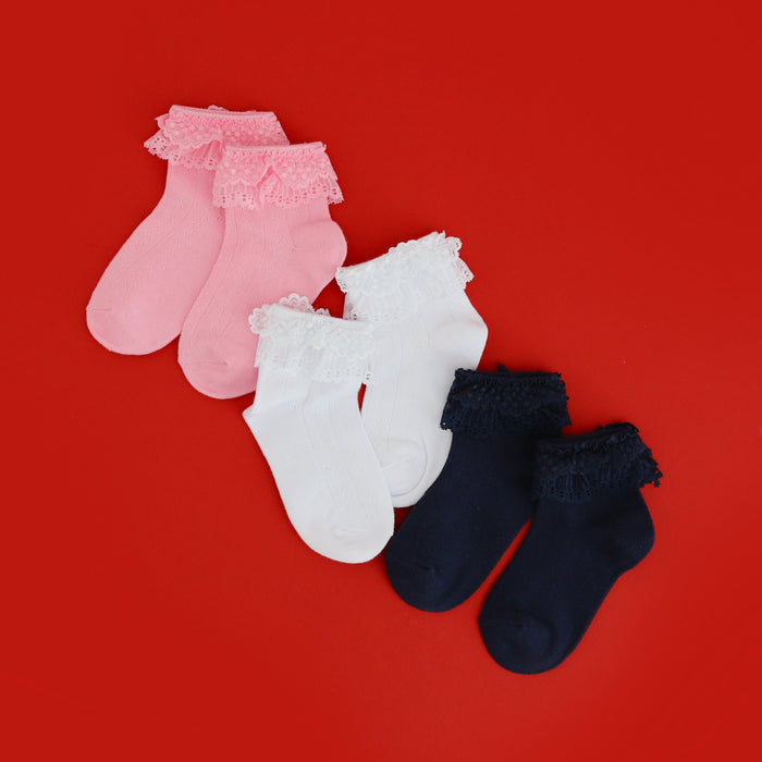 flat lay of girls' lace trim bobby socks in pink, white and navy