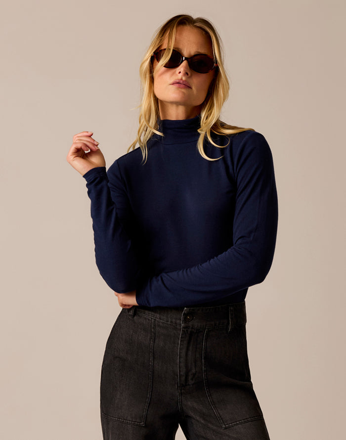Lea Tissue Turtleneck: Navy