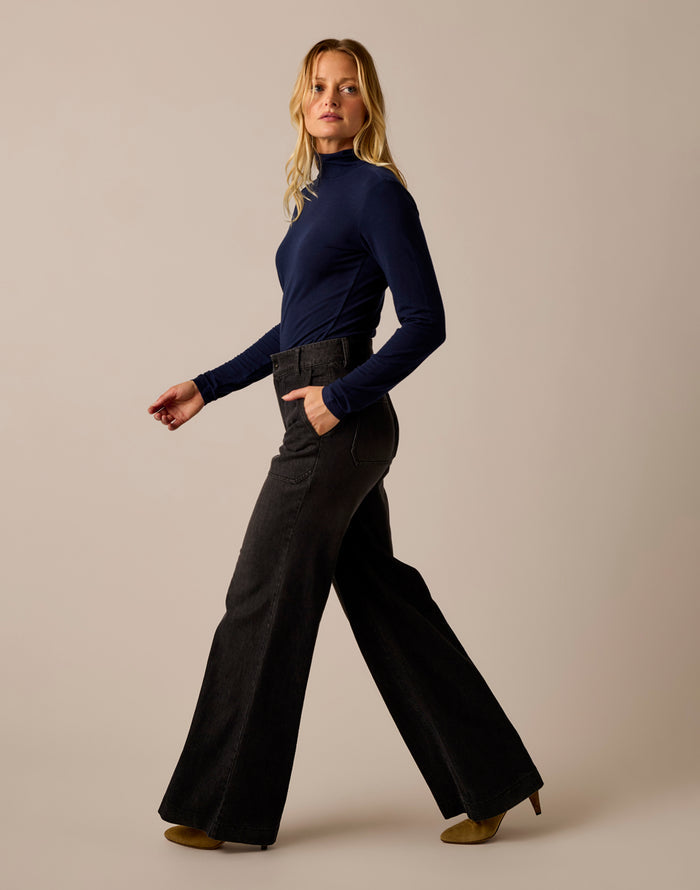 Lea Tissue Turtleneck: Navy