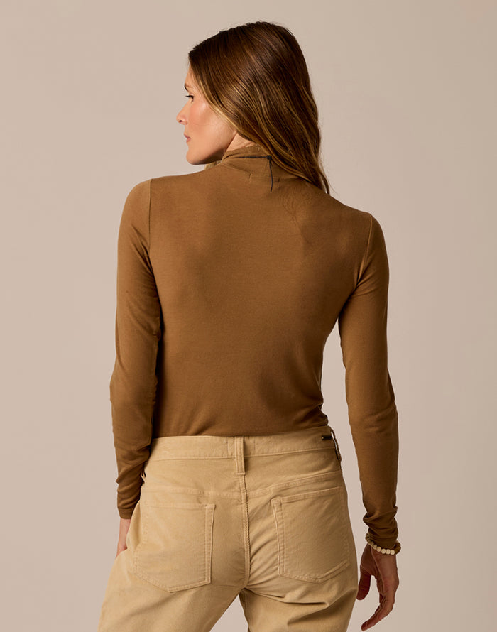 Lea Tissue Turtleneck: Walnut