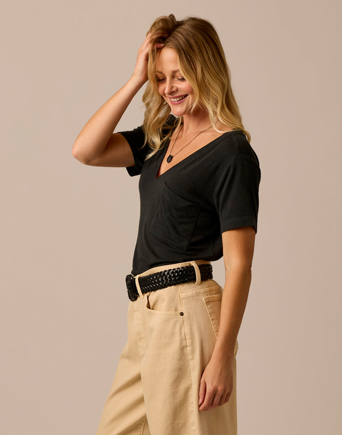 Lea Tissue V-Neck: Black