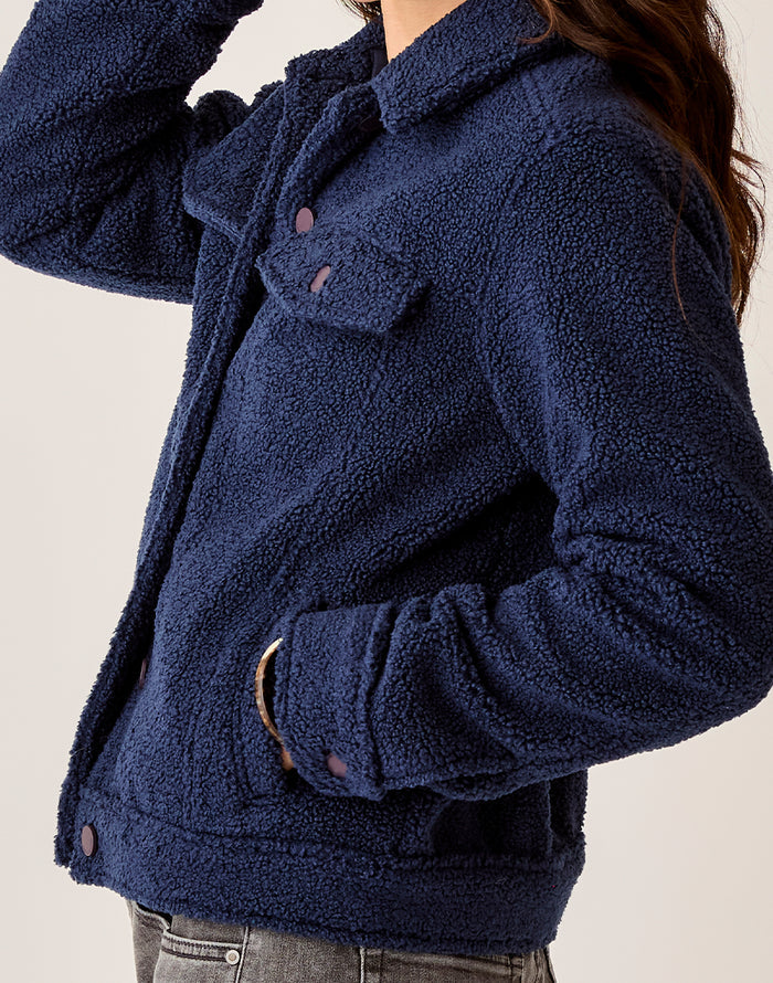 Rhea Boucle Trucker: Navy