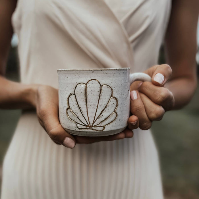 SHELL CERAMIC MUG