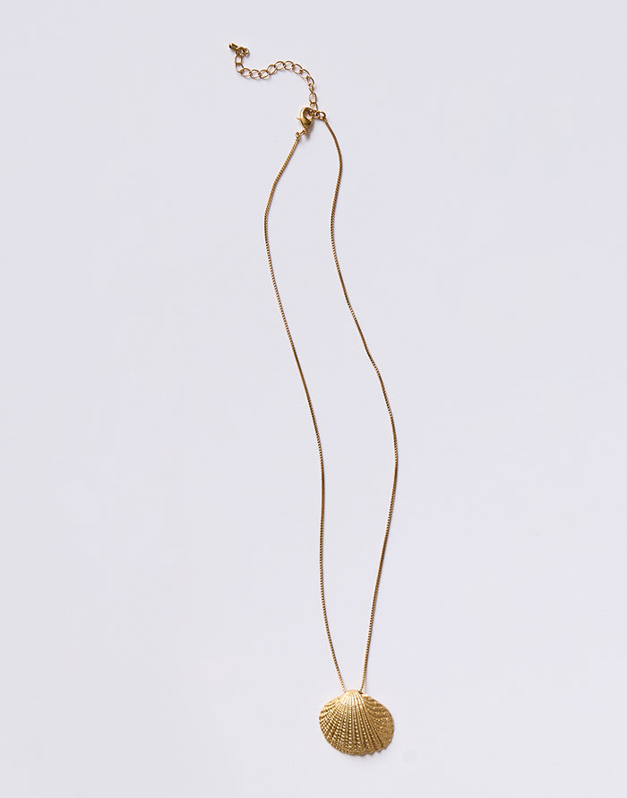 Shell Necklace: Gold