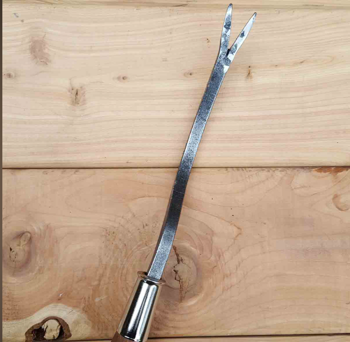 Steel Dandelion Leverage Weeder-Red Pig Garden Tools-Atlas Preservation