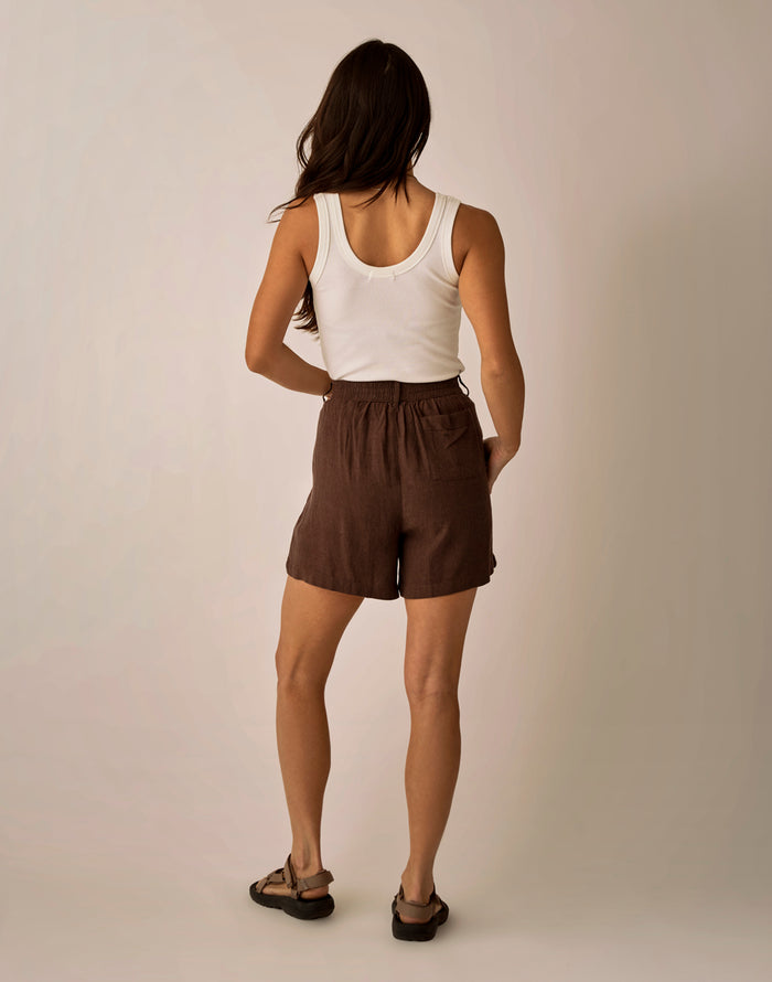 Suki Linen Short: Coffee Chambray
