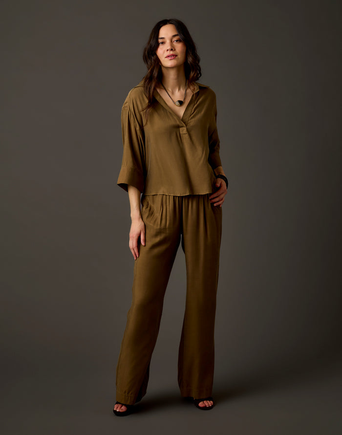 Tia Kindsilk Pant: Teak