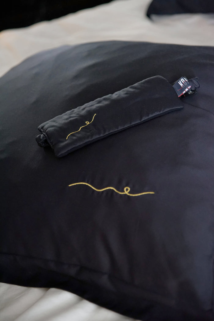 Vegan Silk Bamboo Pillowcase & Eyemask Gift Set | Black