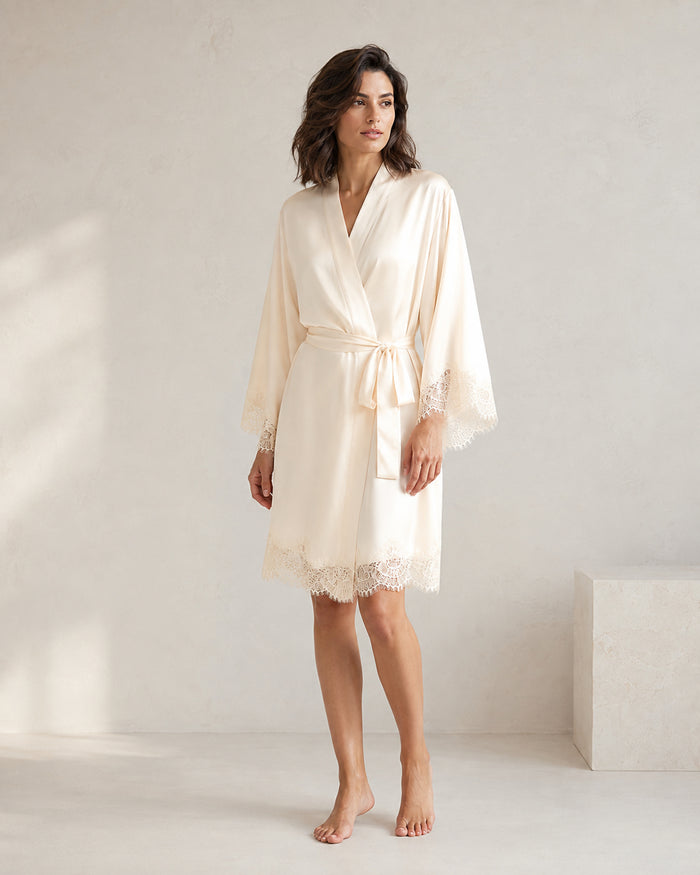 VELSÉE 19 Momme Silk Cami and Lace Robe Set